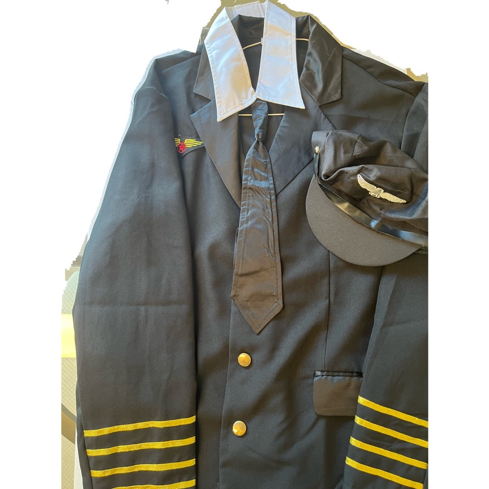 HALLOWEEN COSTUME PILOT UNIFORM COMES WITH JACKET, TIE AND HAT WORN ONCE